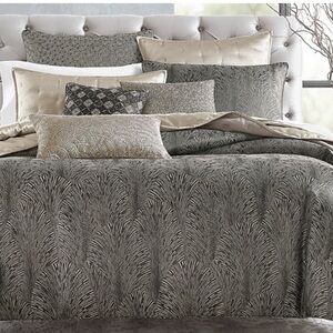 NWT Hudson park king bedskirt Deco Collection